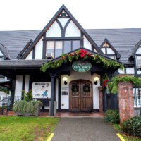 O40 cast metal sign for a pub